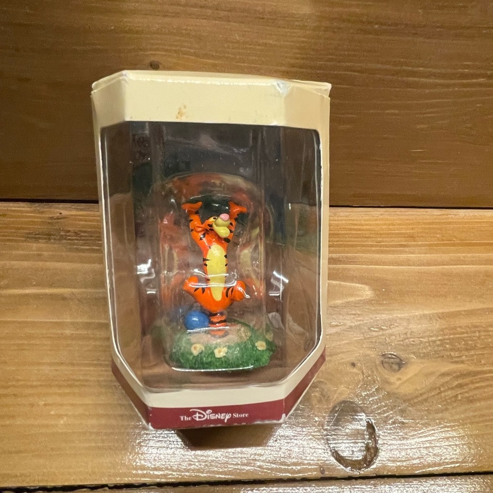 Disney Tiny Kingdom Tigger Winnie the Pooh Mini Character